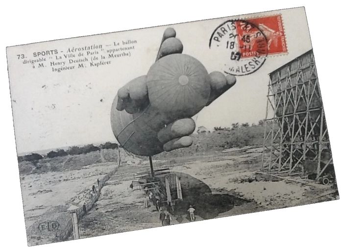 Carte postale ancienne Aérostation le ballon dirigeable " La ville de Paris "