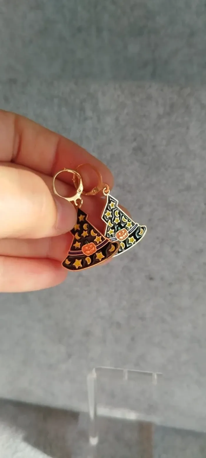 🍄 Boucles d’oreilles ▪ chapeau de sorcière doré Halloween fermoir créole - photo numéro 2