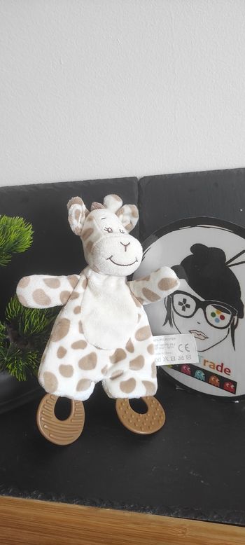 Doudou plat Girafe blanc marron crème Anneau dentition zdt action bruissant