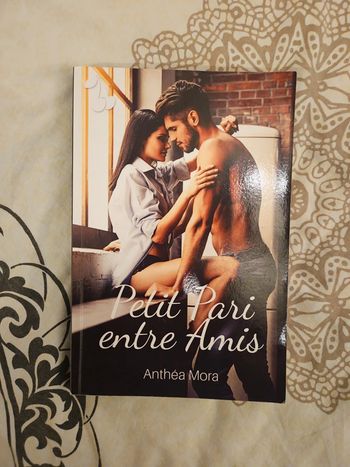 Petit paris entre amis, livre de anthea mora, neuf