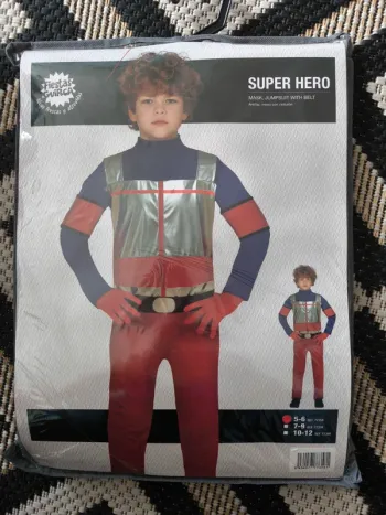 Déguisement enfant "Super Hero" Fiesta Guirca  taille 5-6ans neuf