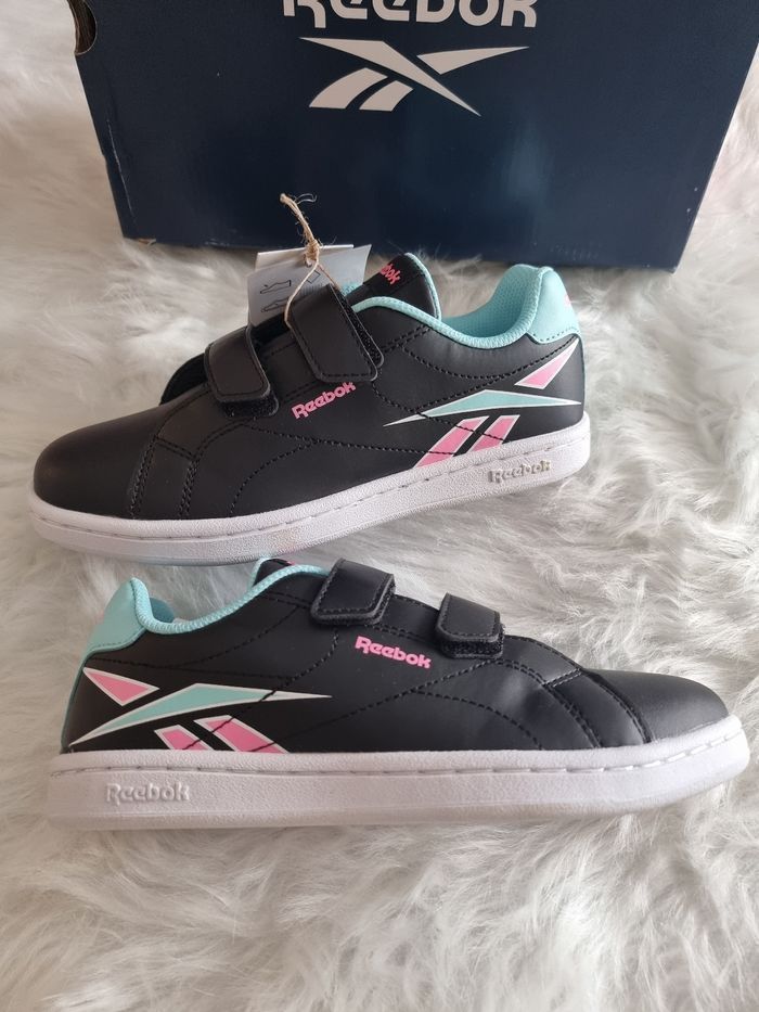 NEUVES (non portées) 🏷😍🥰🤩👍👌Superbes baskets Reebok pointure 33 fille (ferme)💜💜💜💜💜 - photo numéro 4