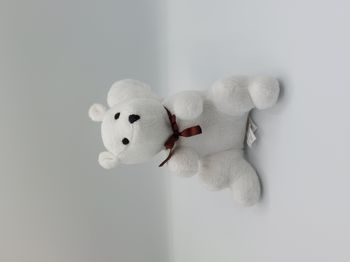 Peluche doudou écureuil blanc YVES ROCHER nœud marron au cou 18 cm