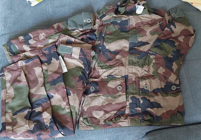 Treillis veste et pantalon t4