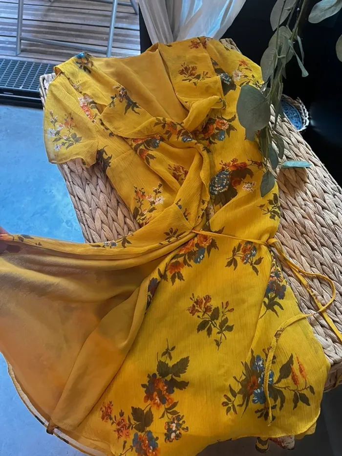 Robe jaune portefeuille - photo numéro 2