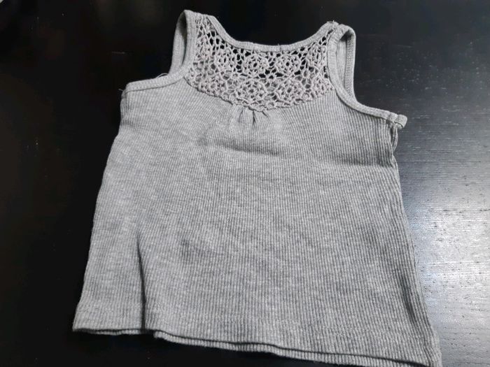 Debardeur été bebe fille 3 mois gris brodé