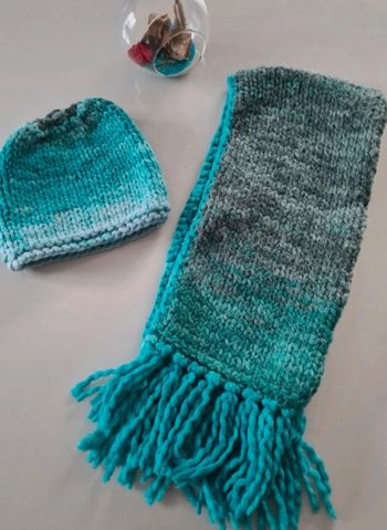 Ensemble bonnet et écharpe bébé tricoté mains