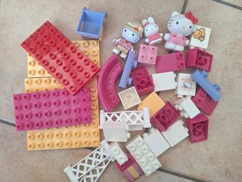 Lot pieces construction hello kitty