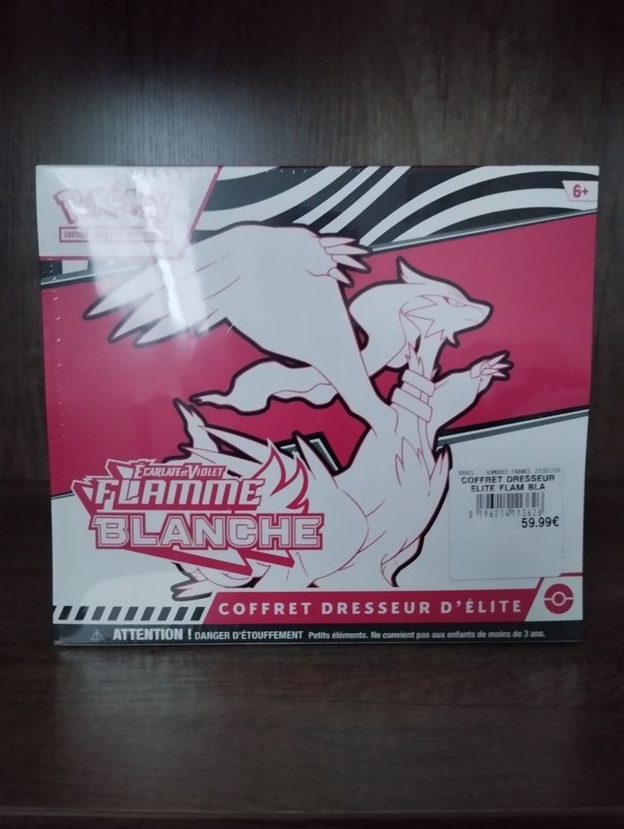 Pokémon, ETB Flamme Blanche Ecarlate et violet EV11