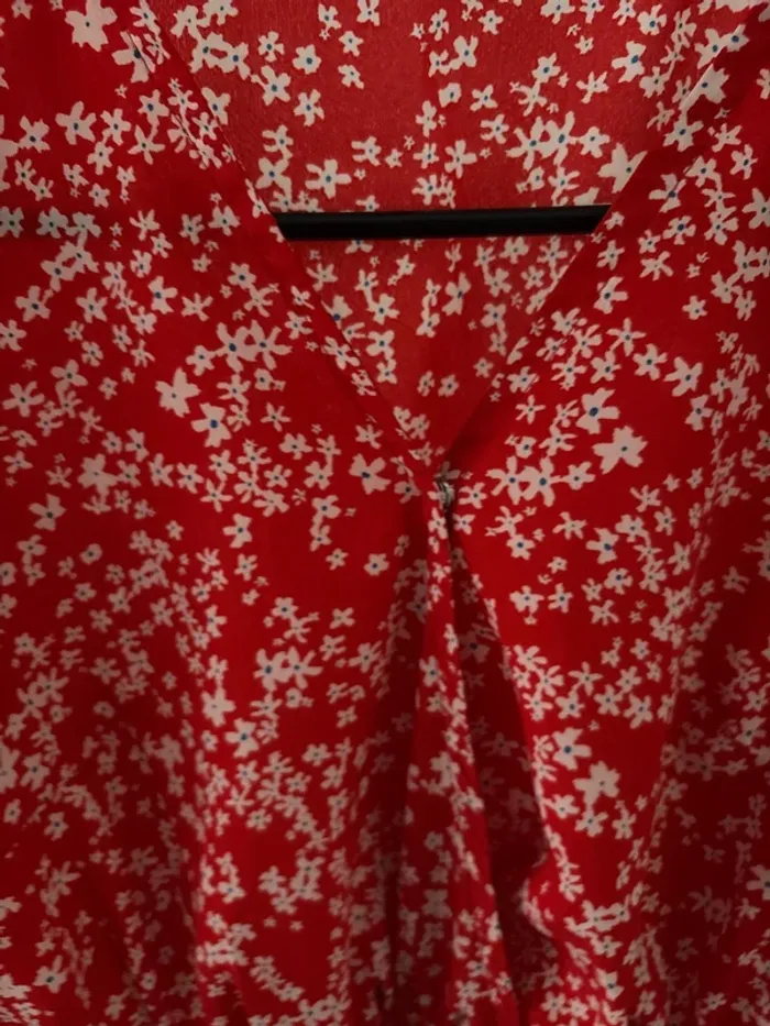 Blouse manche longue bouffant rouge à fleurs blanche - photo numéro 3