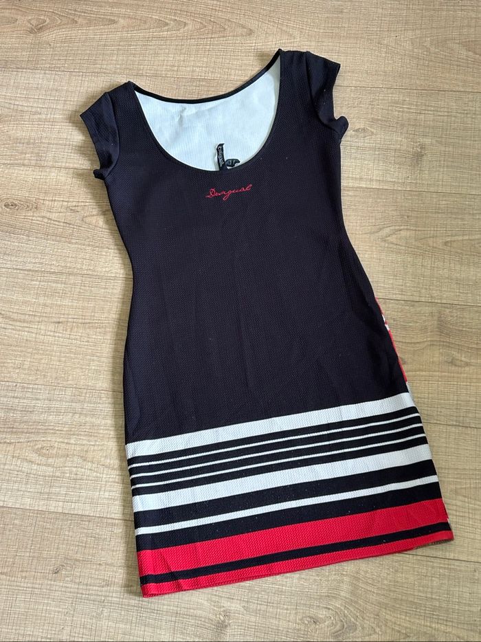 Robe noire et imprimée à manches courtes Desigual taille S TBE - photo numéro 8