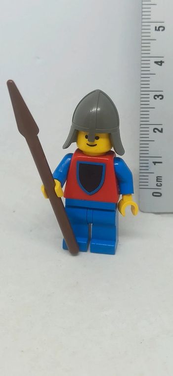 Chevalier lego avec lance