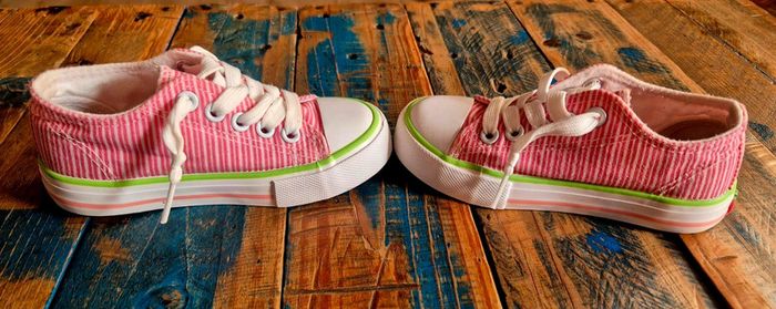 Paire de baskets en toile - photo numéro 3