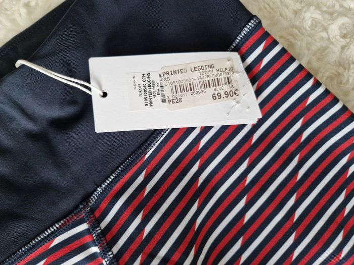Ensemble sport neuf Tommy Hilfiger - photo numéro 4