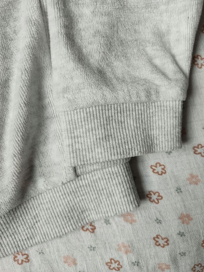 Gilet à capuche velours gris chiné Kiabi - Taille 18 mois - Très bon état - photo numéro 3