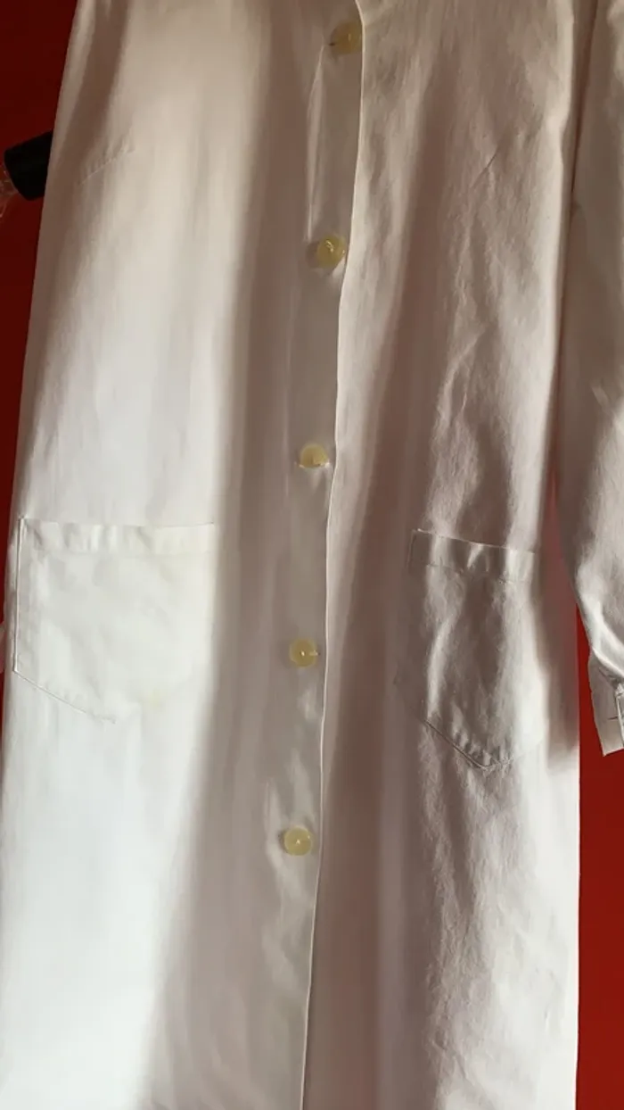 Blouse blanche spéciale femme - photo numéro 2