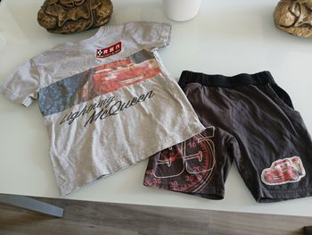 ENSEMBLE T SHIRT ET SHORT CARS DISNEY