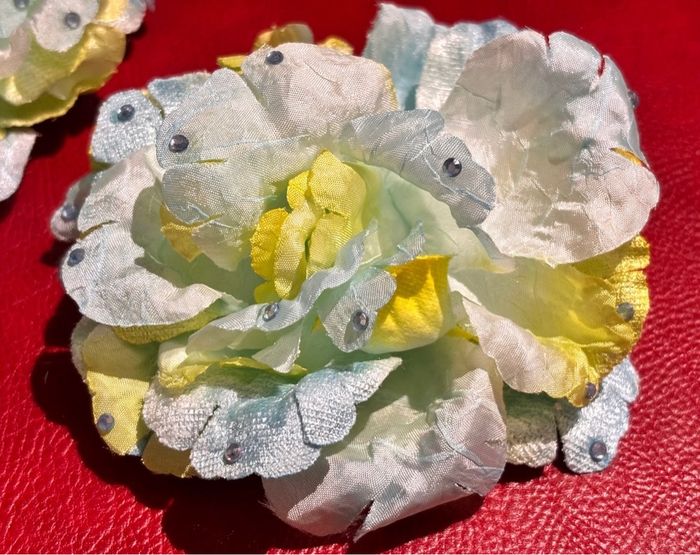 Lot 5 fleurs broche vert bleu avec strass - photo numéro 2