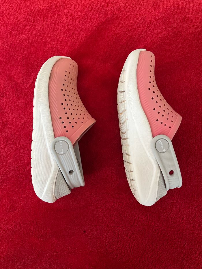Crocs Rose pour fille - photo numéro 2