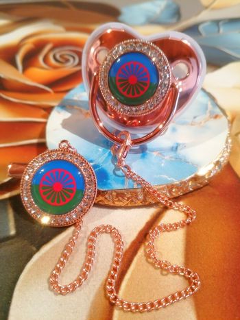 Tétine drapeau voyageur rose gold 