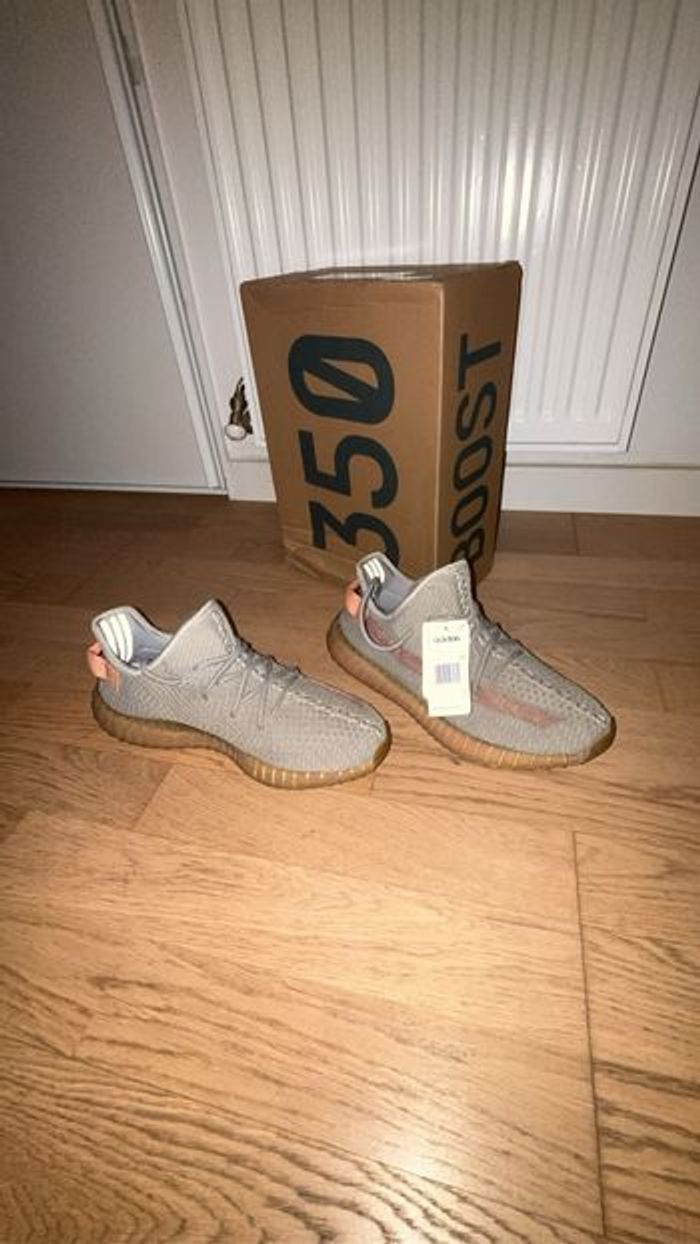 Yeezy 350 V2