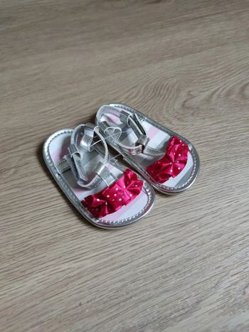 Sandales bébé fille neuves