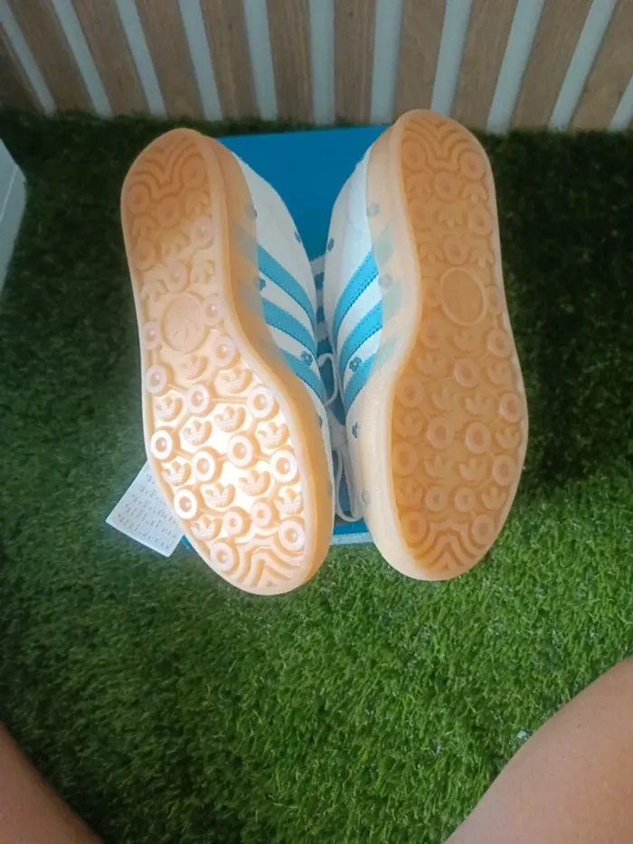 Basket adidas gazelle indoor light blue floral neuve T38 - photo numéro 7
