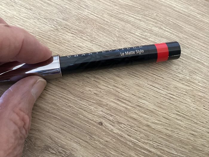 Crayon Rouge à lèvres «  le Matte stylo » Chantecaille - photo numéro 4