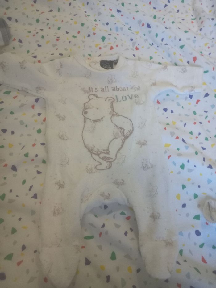 6 pyjamas naissance, très peu portés - photo numéro 2