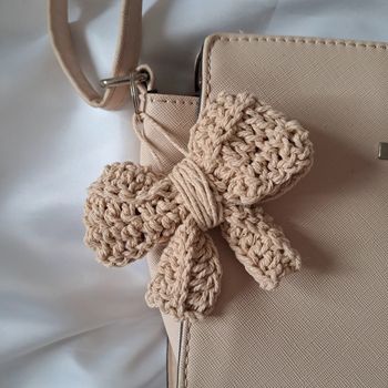 Porté clé ou breloque de sac, petit nœud au crochet
