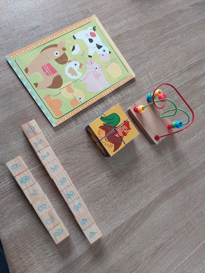 Boite comprenant plusieurs jeux - photo numéro 2