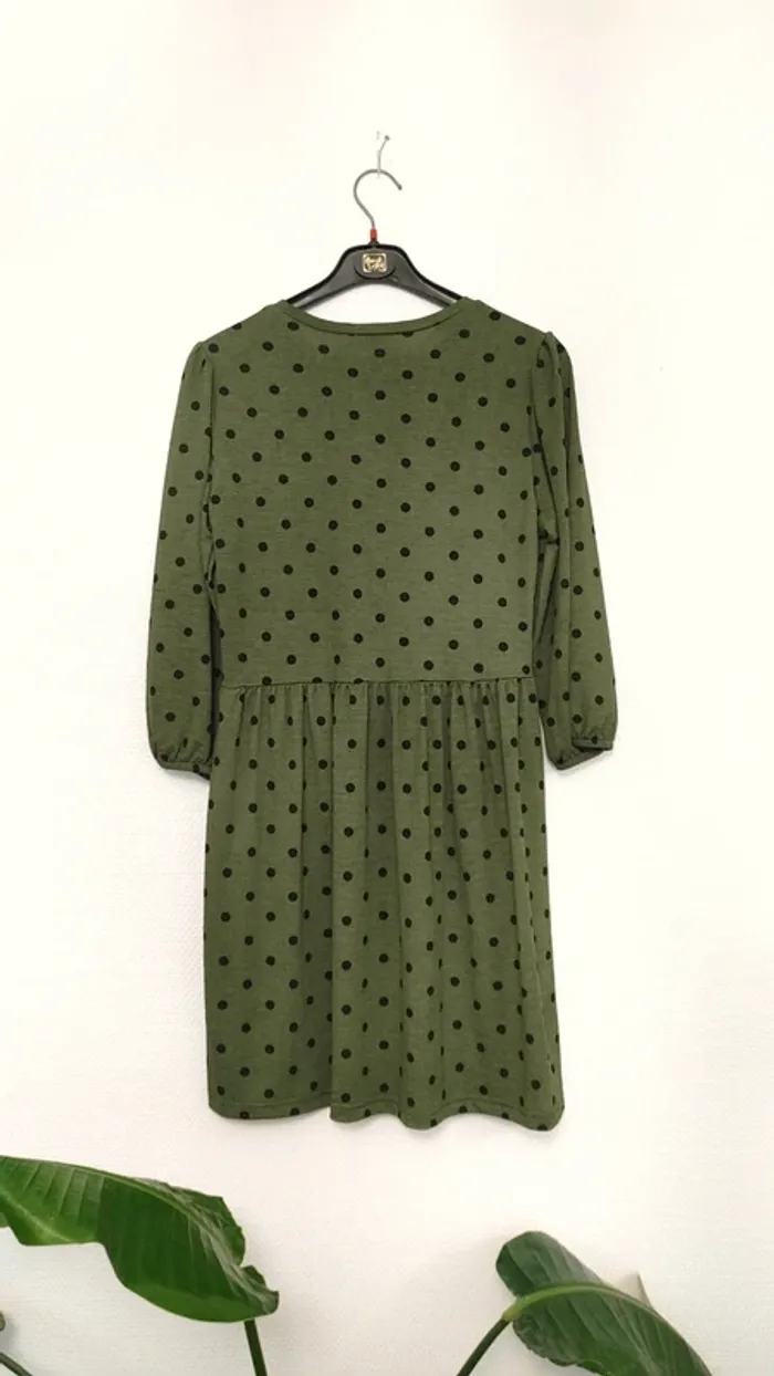Robe manche longue vert à pois cintré à la taille - photo numéro 3