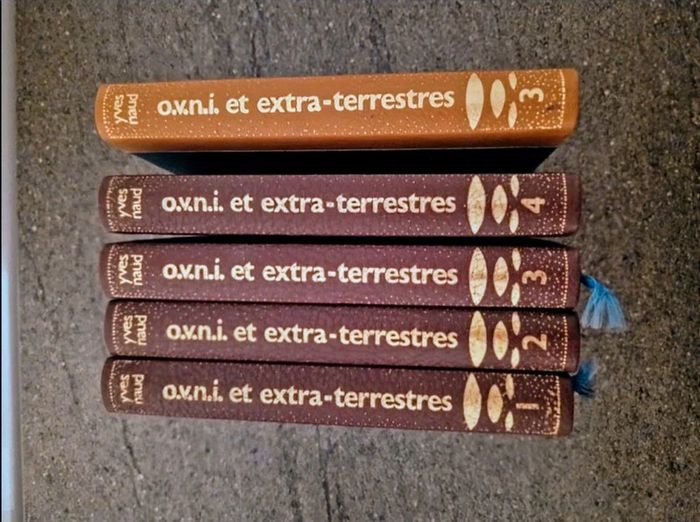 5 livres OVNI et Extra-terrestres 1977. - photo numéro 2