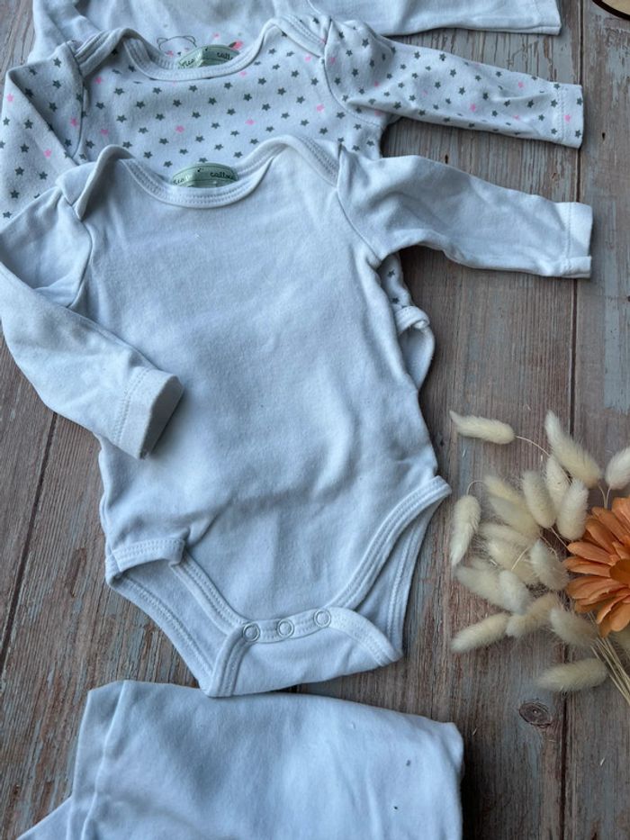 Lot de 4 bodies 3 mois - photo numéro 5