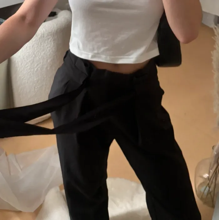 Pantalon noir oversize à ceinture - photo numéro 4