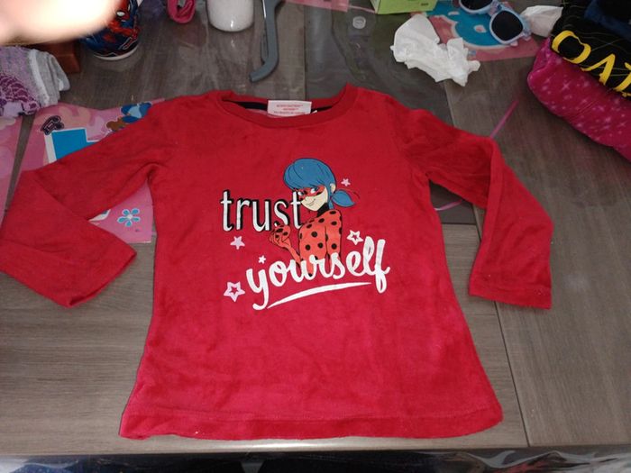 Tee-shirt manche longue miraculous 4 ans