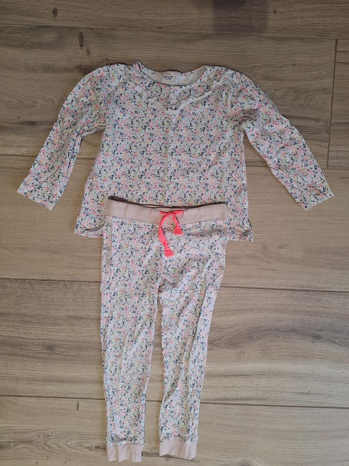 Pyjama tape à l oeil