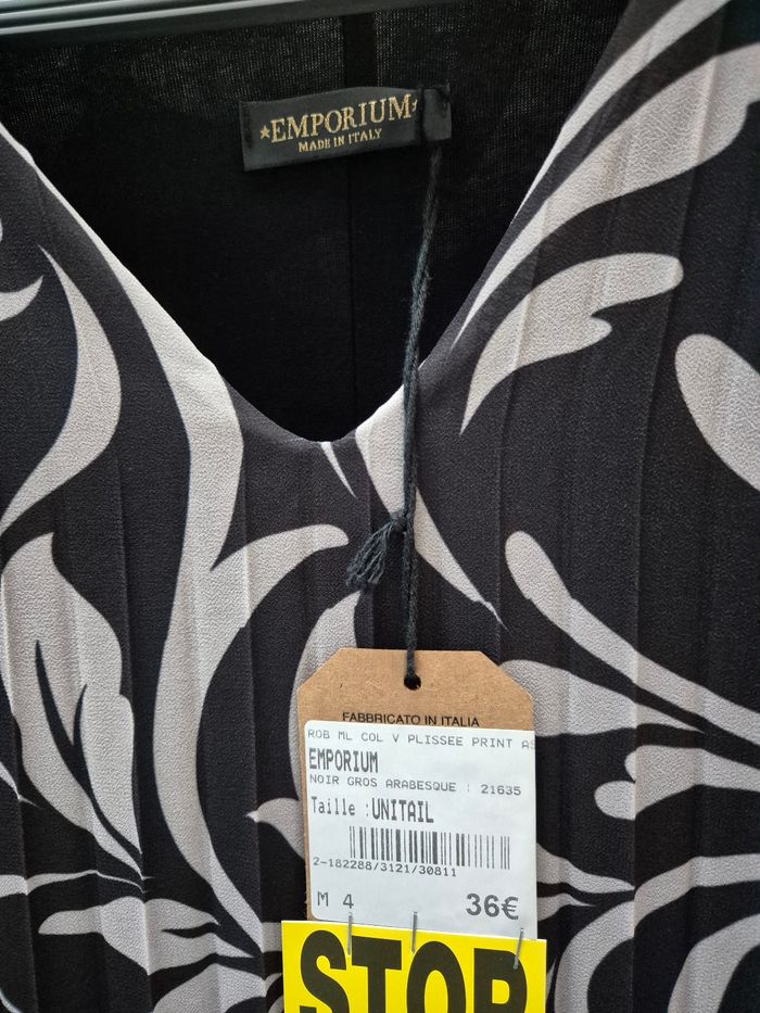 Robe Emporium TU Neuve - photo numéro 2