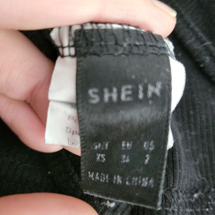 Top court croisé dans le dos . Shein taille xs - photo numéro 4