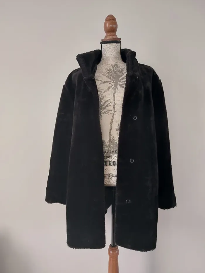 Manteau style fourrure noir - photo numéro 2