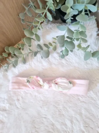 Bandeau rose clair et motifs fleurs