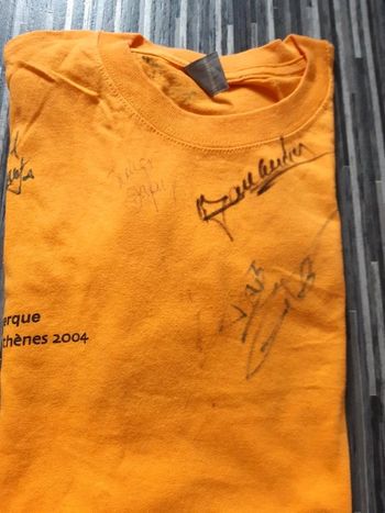 Tee-shirt collector 2004 signé par des grands nageurs