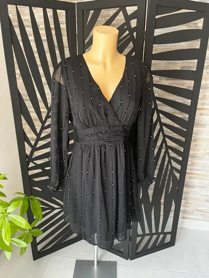 Robe noire détails argentés - photo numéro 5