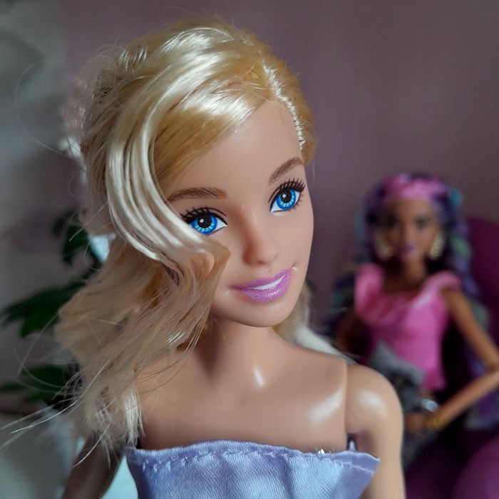barbie blonde en robe de princesse lila - photo numéro 8