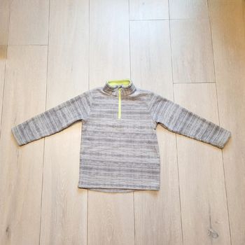 Pull polaire gris chiné. Garçon 5 ans. Marque Décathlon