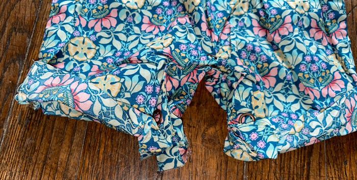 Barboteuse la petite collection Valeur 49 euros 6 mois Liberty - photo numéro 3