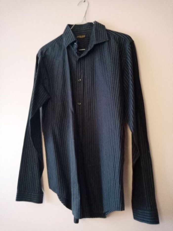 Chemise homme noire à rayures verticales