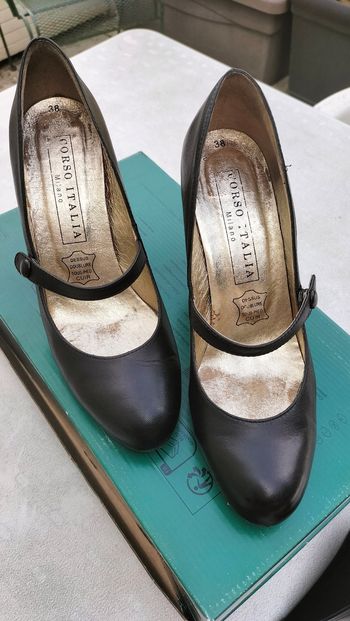 Escarpins femme  t 38 tout cuir très bon état