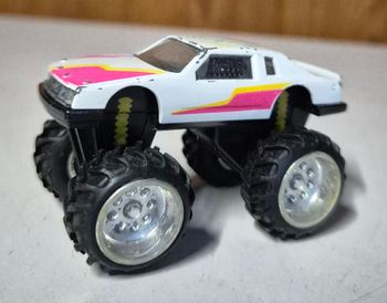 M.C toys monster truck 1/36 déco Crunch 4x4 vintage miniature