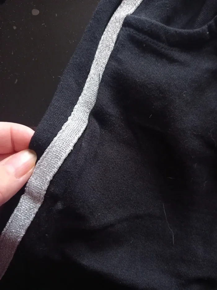 Pantalon jogging noir avec bande argenté - photo numéro 2